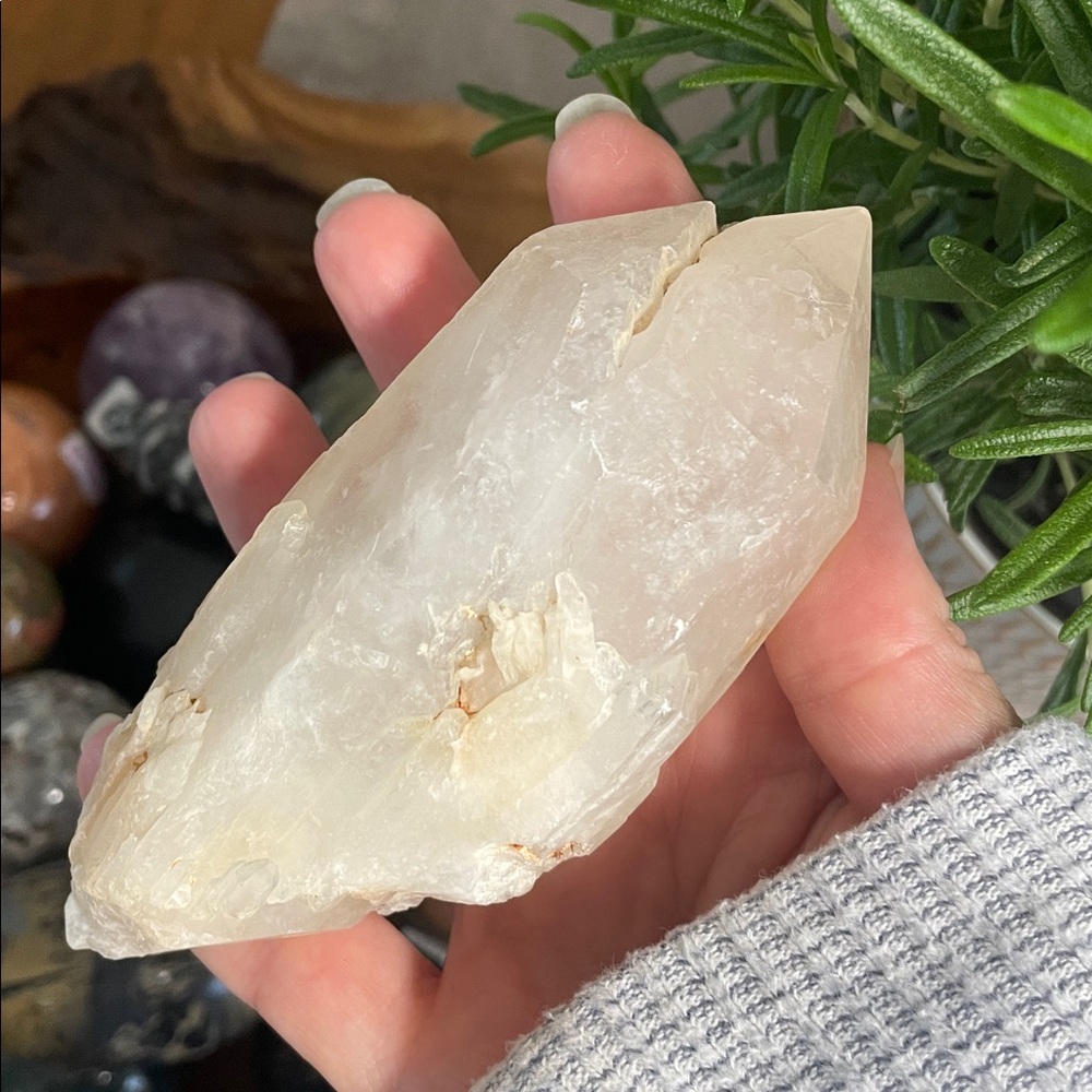 Twin quartz crystal double terminated. Large dt point nice hand piece